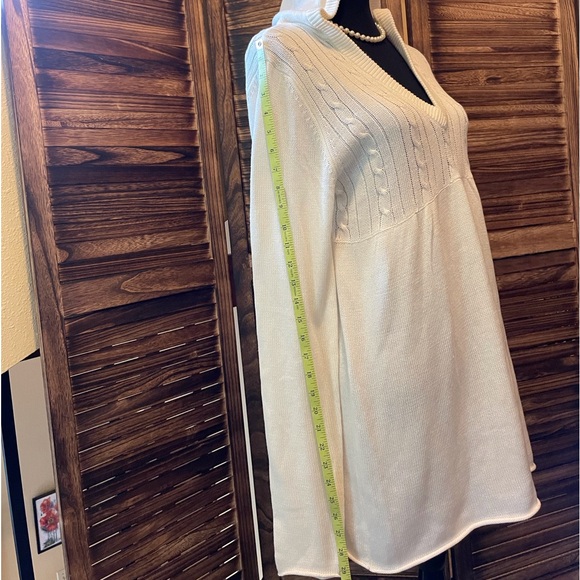 Worn only once. Lovely white hoodie sweater by Roxy - Picture 4 of 4